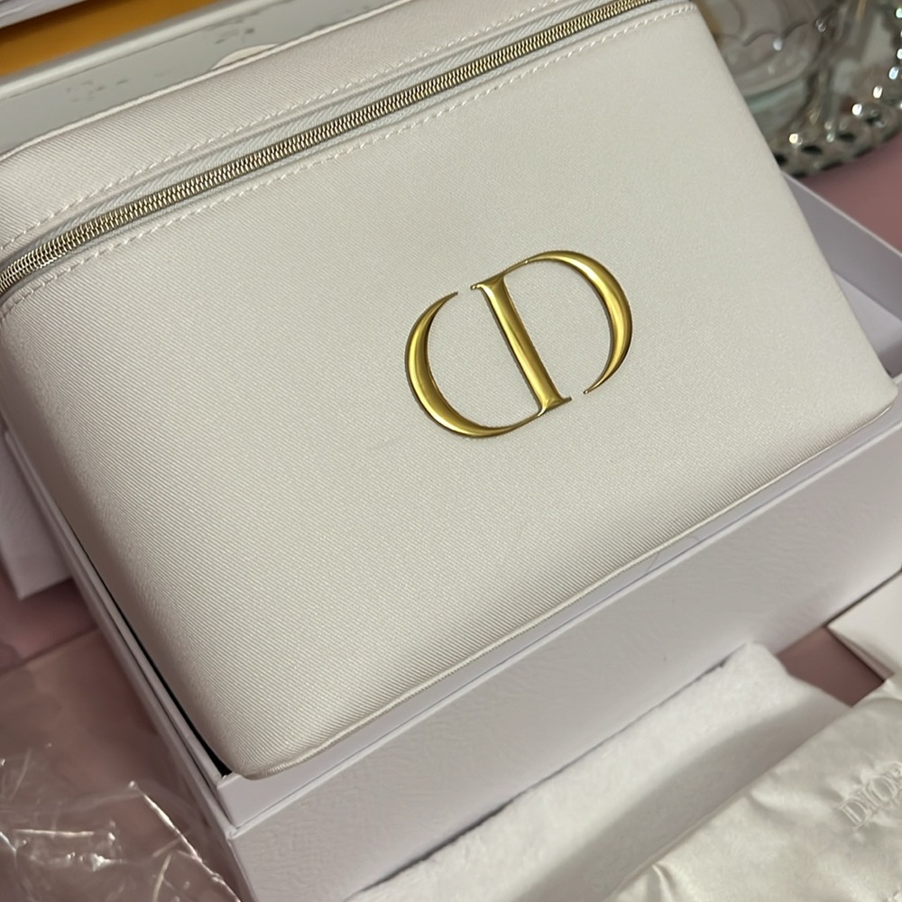 DiorVanity Case—Headband-Towel- Full Size Hyalushot - Picture 13 of 16